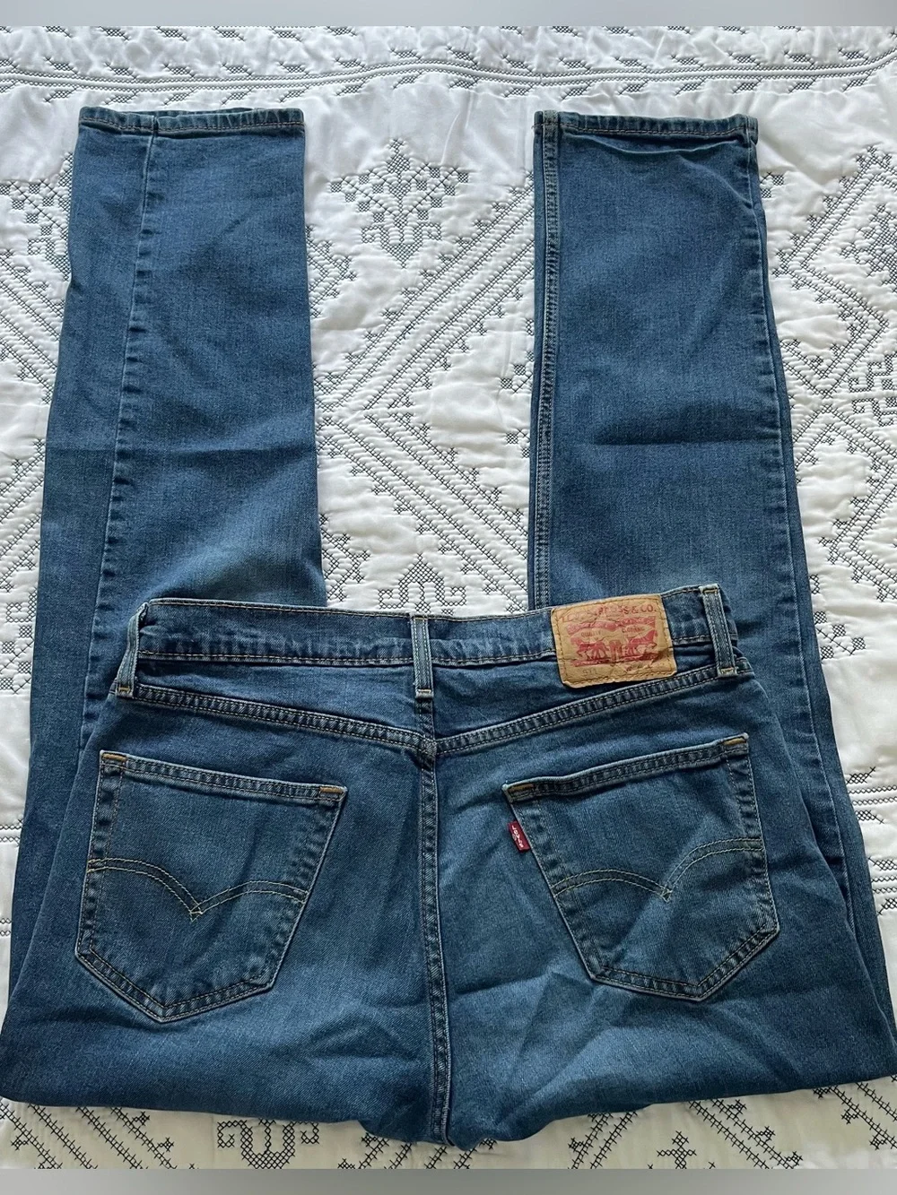 Levi's 514 Men's Straight Fit Jeans 34x32 Medium Wash Blue Denim 5-Pocket